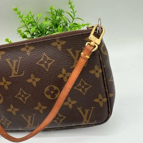 Louis Vuitton monogram pochette GM bag 😍 - Picture 2 of 9